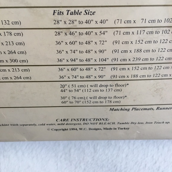 Vintage WC Designs garden oblong tablecloth - Picture 6 of 13